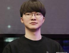 LOL比賽(sài)暂停长达3小时，选手打开直播看比賽(sài)，被(bèi)官方禁賽(sài)处罚