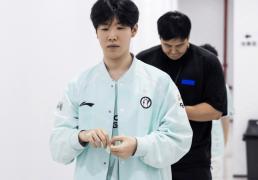 IG入围赛还没开打，新的赞助商已經(jīng)投资，品牌已經(jīng)出现在队服的肩膀上