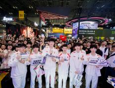 佰(bǎi)维存儲(chǔ)BW2025：携手(shǒu)TES战隊(duì)，点燃次元电竞狂欢盛(shèng)宴