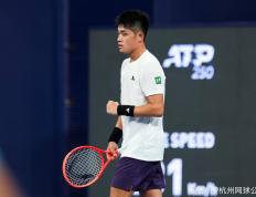 吴易昺哭了！逆转战胜科达，昂首重返巡回赛八强