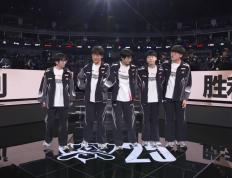 LPL上演绝望一幕(mù)！解说现场痛哭，二路哀声一片，真正(zhèng)的末(mò)日来了