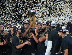 湖(hú)人官方媒体回击球迷质疑(yí)季(jì)中赛冠军，却被詹(zhān)姆斯言論(lùn)打(dǎ)脸