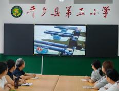 觀(guān)閲(yuè)兵盛典 燃爱国之心(xīn)