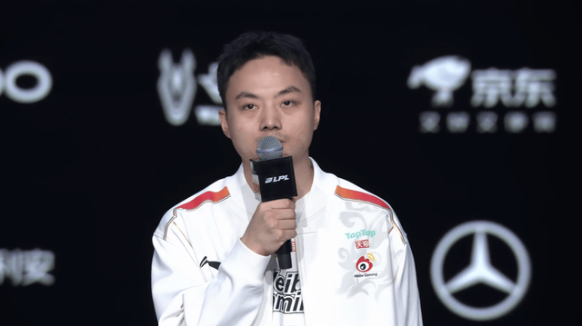 LOL世界亚军暗示退役，赛后采访粉丝炸锅，刚赢比赛搞队友心(xīn)态？