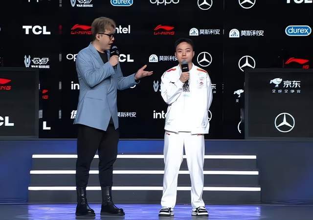 LOL世界亚军暗示退役，赛后采访粉丝炸锅，刚赢比赛搞队友心(xīn)态？