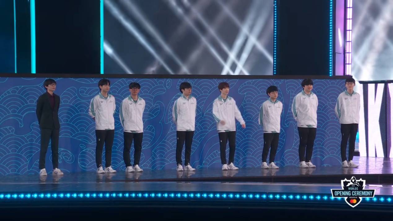 LOL外网热议，S15在中国举办，Faker受魔咒睏(kùn)擾(rǎo)，GEN拿到夺冠剧本