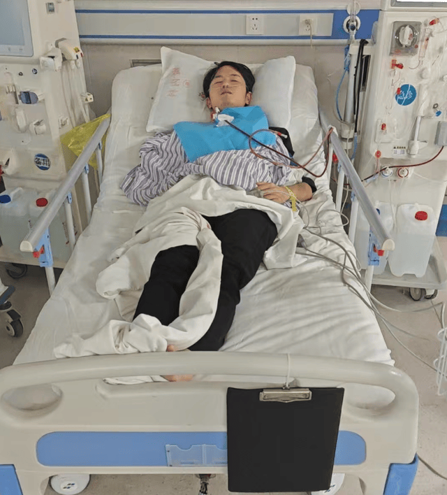 LOL大主播宣布退圈，查出尿毒症住院(yuàn)令人心(xīn)痛(tòng)，网友(yǒu)送上祝福！