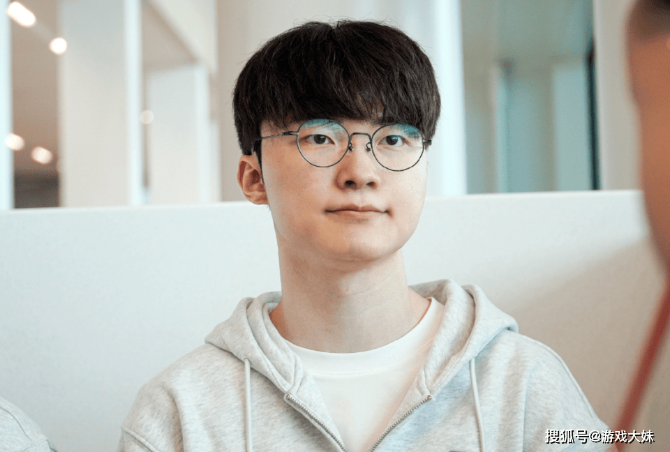 LOL官方再次发文强调，faker就是传奇選(xuǎn)手，地位无人能撼动