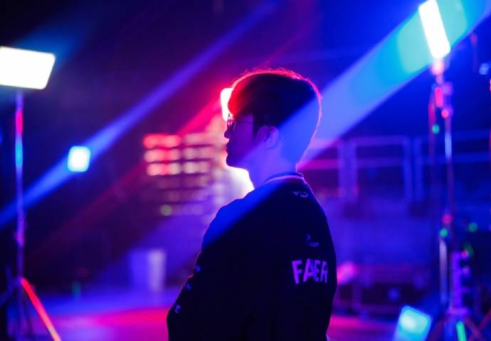 电竞世界杯LOL最(zuì)后的希望(wàng)！AL能否复仇(chóu)T1，成(chéng)功杀入决赛？