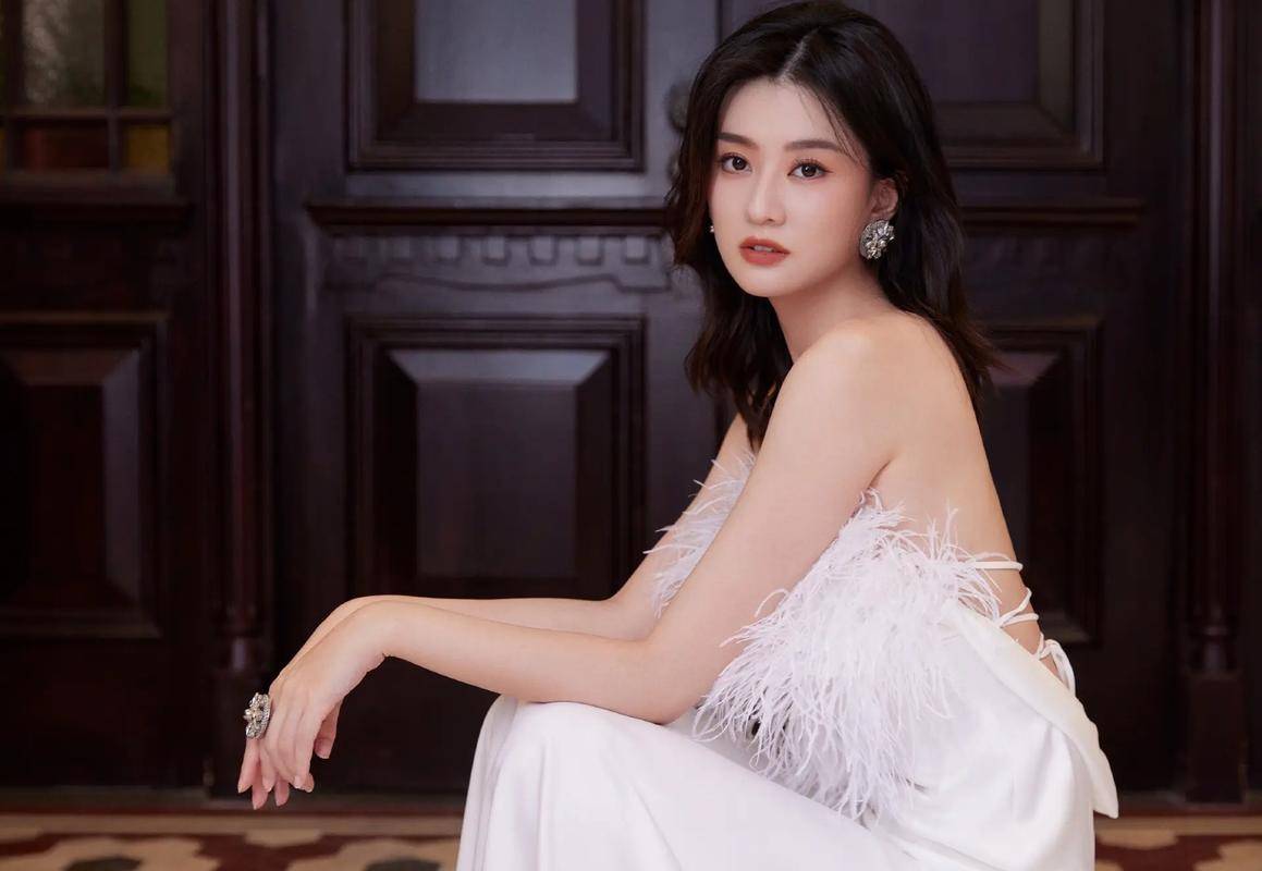 天呐！乔訢(xīn)这波操作太(tài)秀了，500亿豪門(mén)？秘密结婚？这是要(yào)上天！