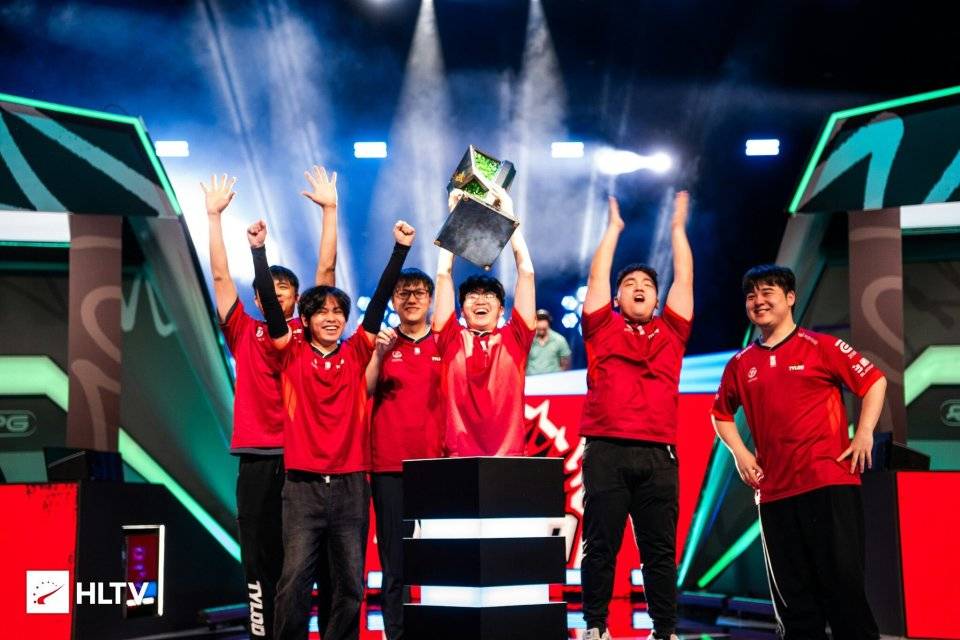 CNCS迎来了久违的冠军！CN.LOL什么时候才(cái)能重铸荣光(guāng)？