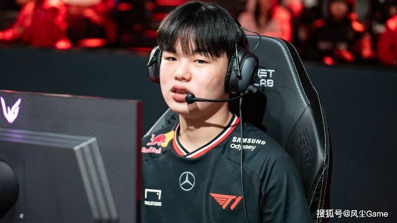 LOL歷(lì)史最(zuì)惨冠军AD诞生！临近世界赛被粉丝逼(bī)宫：不(bù)换人不(bù)买周边