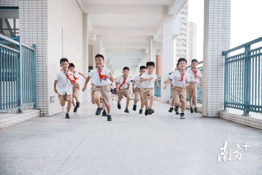 多(duō)图直擊(jī)！惠州開(kāi)学“名场面”→