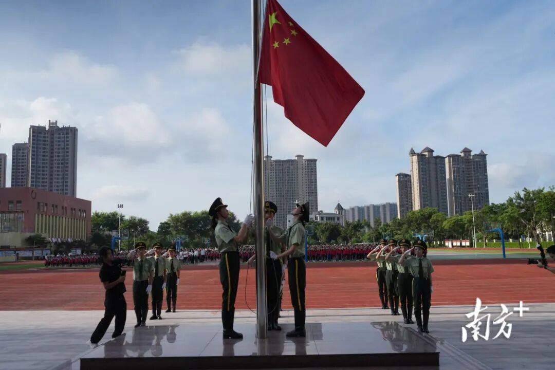 多(duō)图直擊(jī)！惠州開(kāi)学“名场面”→