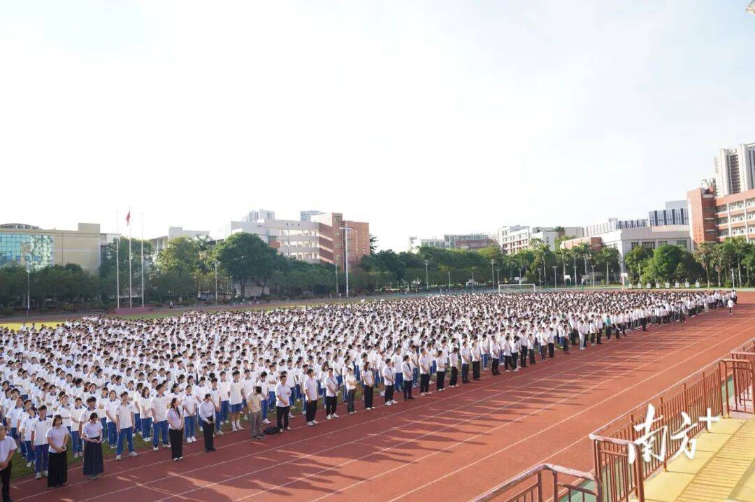 多(duō)图直擊(jī)！惠州開(kāi)学“名场面”→