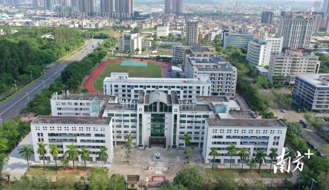 多(duō)图直擊(jī)！惠州開(kāi)学“名场面”→