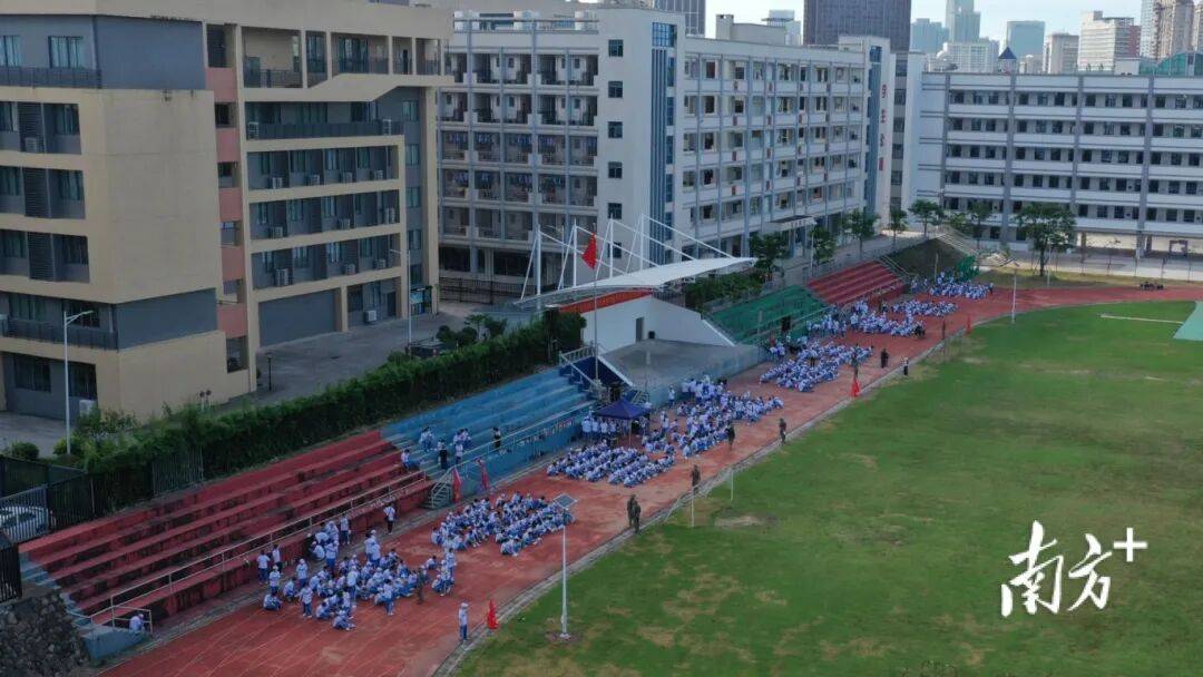 多(duō)图直擊(jī)！惠州開(kāi)学“名场面”→