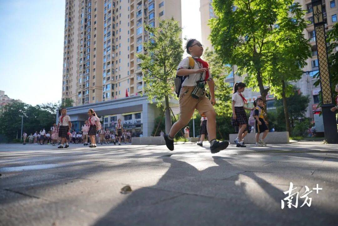 多(duō)图直擊(jī)！惠州開(kāi)学“名场面”→