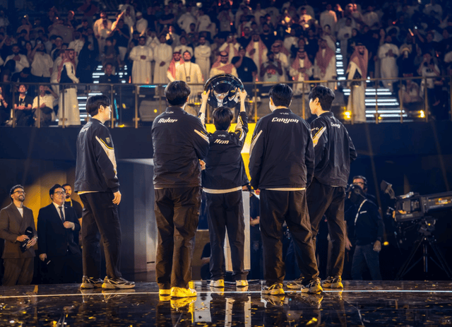 Chovy接班LOL第一人！连夺两座国际赛冠军，加(jiā)冕世界第一中(zhōng)单