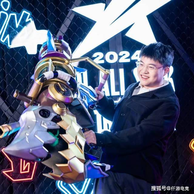 BLG新打野整活晒光头定妆照！RNG要被外賣(mài)公(gōng)司买下，UZI有望(wàng)复出