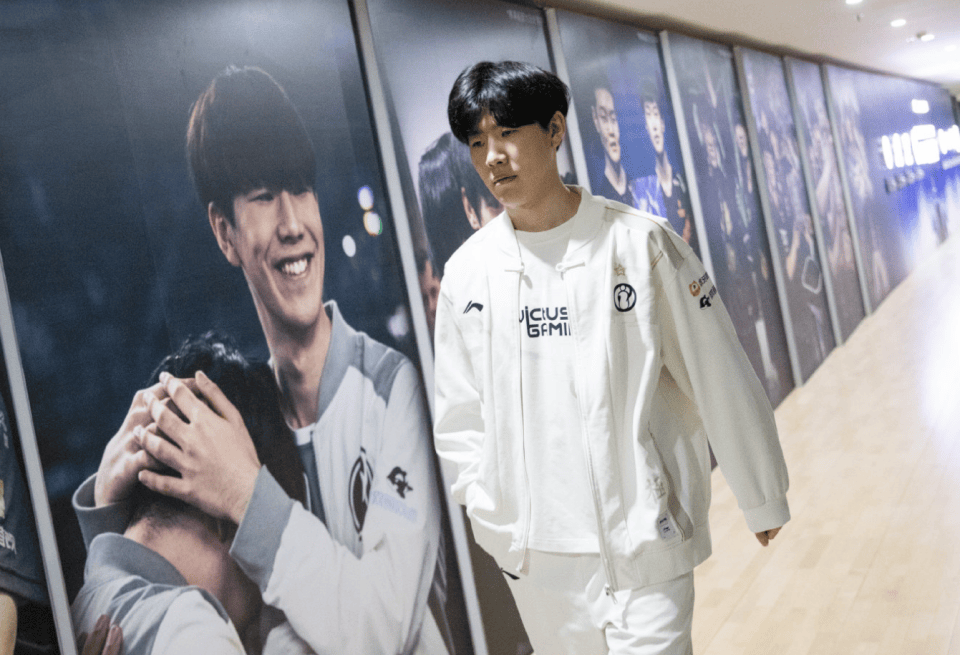 LOL最具人气两支戰(zhàn)队，相继被对手橫(héng)扫，晋级世界赛难度很大！