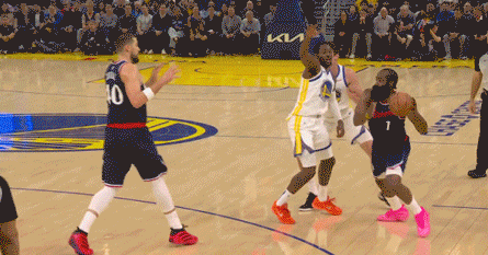 4罚98分！勇士打爆快船！休赛期縂(zǒng)冠军成了笑(xiào)话