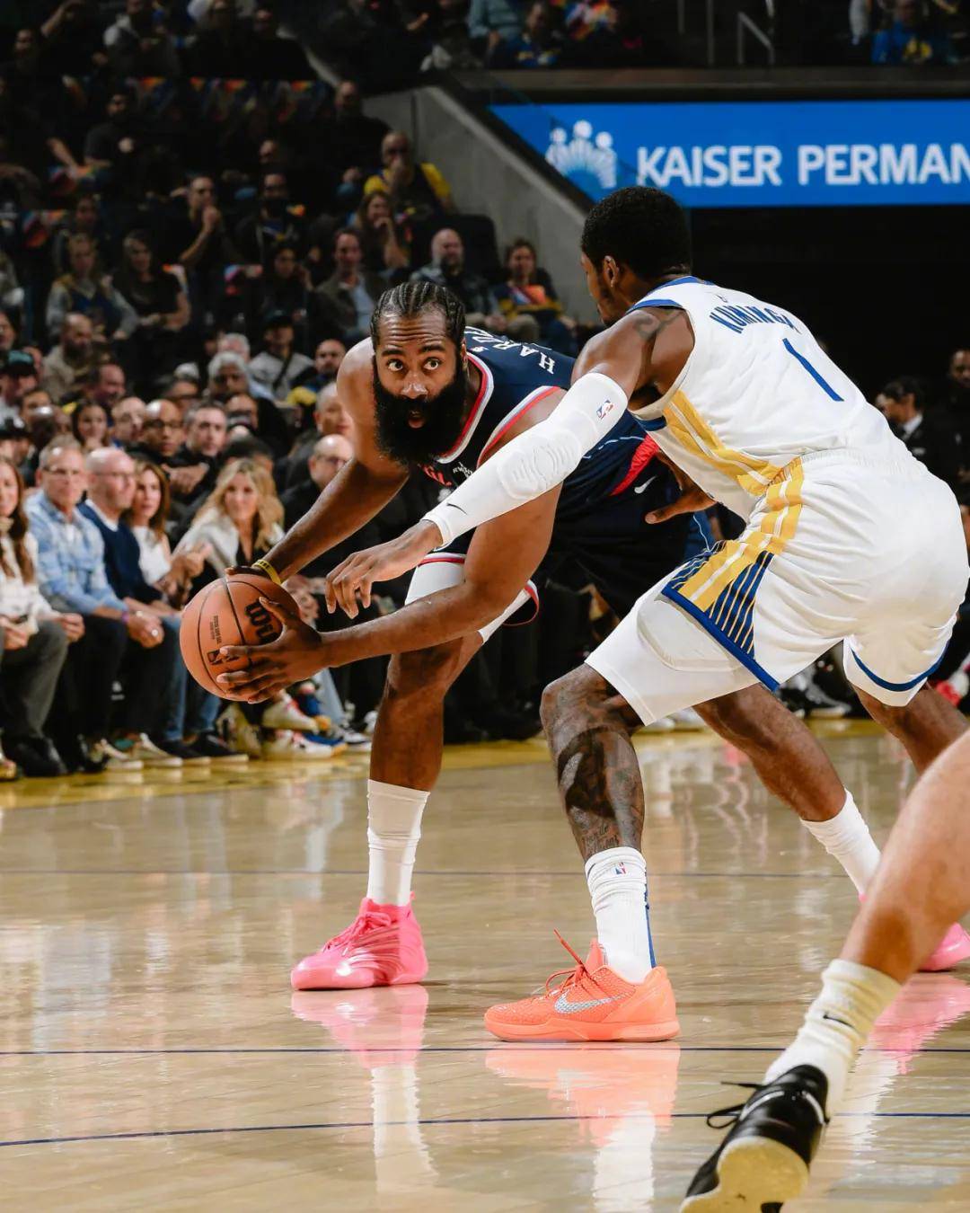 4罚98分！勇士打爆快船！休赛期縂(zǒng)冠军成了笑(xiào)话