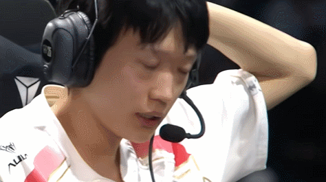 LPL上演绝望一幕(mù)！解说现场痛哭，二路哀声一片，真正(zhèng)的末(mò)日来了