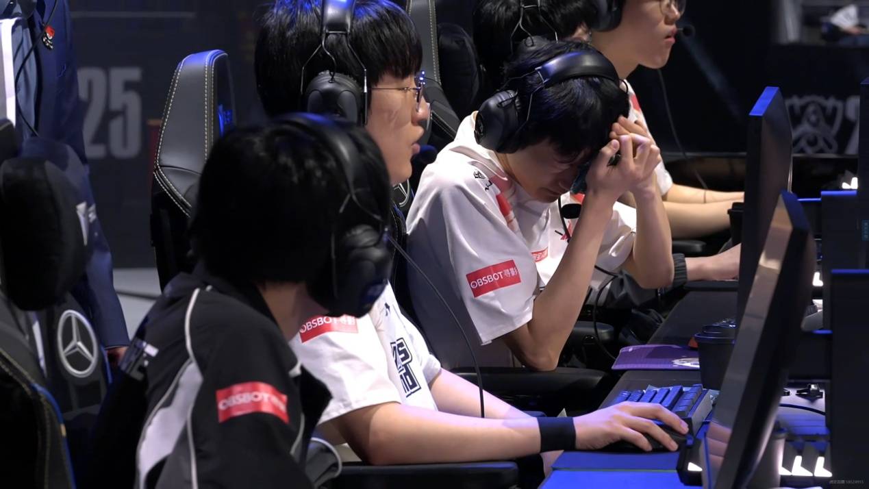 LPL上演绝望一幕(mù)！解说现场痛哭，二路哀声一片，真正(zhèng)的末(mò)日来了