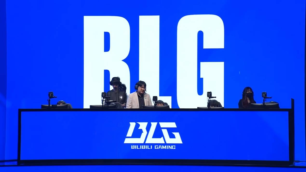 LPL上演绝望一幕(mù)！解说现场痛哭，二路哀声一片，真正(zhèng)的末(mò)日来了