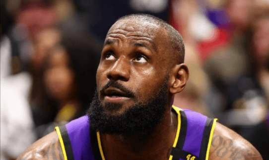 湖(hú)人官方媒体回击球迷质疑(yí)季(jì)中赛冠军，却被詹(zhān)姆斯言論(lùn)打(dǎ)脸